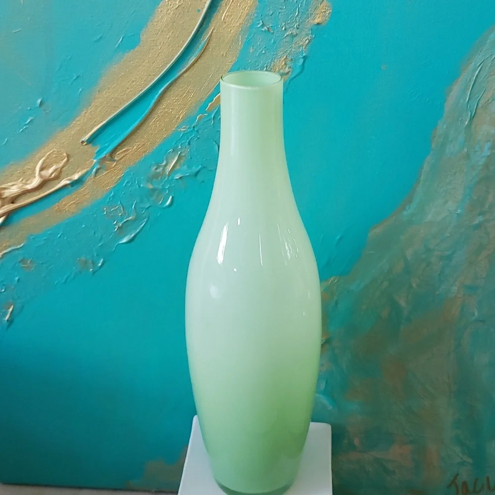 Vintage lime green glass vase - Picture 4 of 4